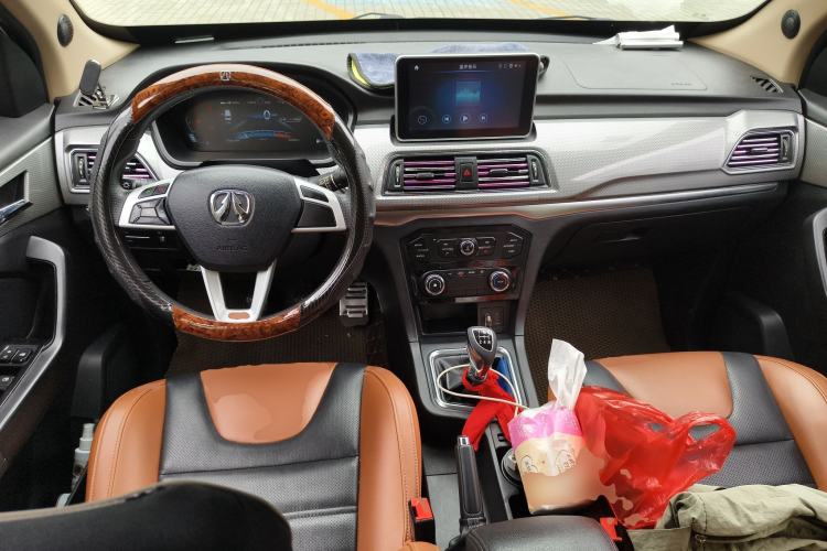 Used BAIC Weiwang M50F 2017 1.5L Comfort Edition Center Console