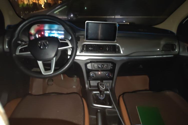 Used BAIC Weiwang M50F 2017 1.5L Luxury Model Center Console