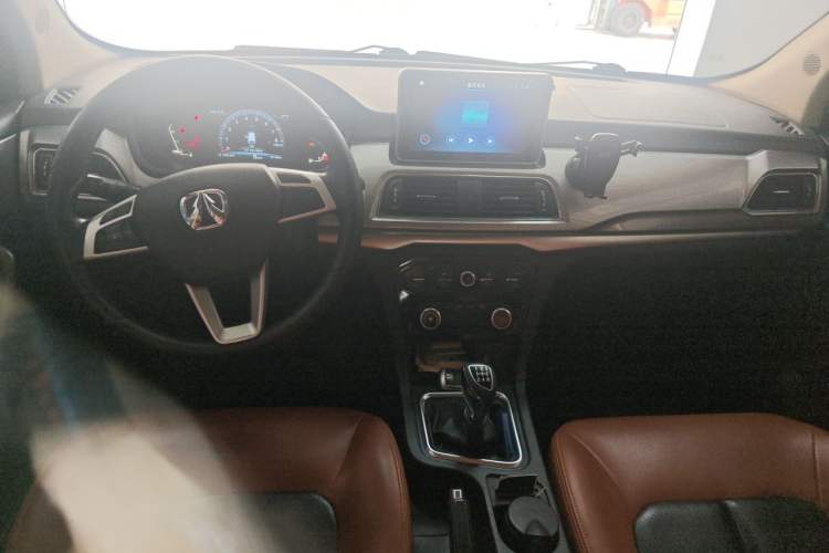 Used BAIC Weiwang M50F 2017 1.5L Luxury Model Center Console