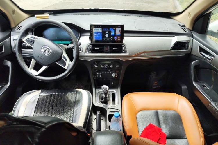Used BAIC Weiwang M50F 2017 1.5L Luxury Model Center Console