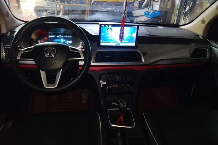 Used BAIC Weiwang M50F 2017 1.5L Standard Model Center Console