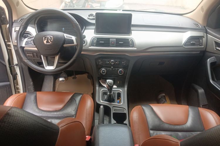 Used BAIC Weiwang M50F 2017 1.5L Comfort Edition Center Console