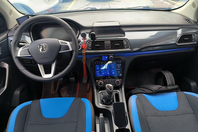 Used BAIC Weiwang M50F 2017 1.5L Standard Model Center Console