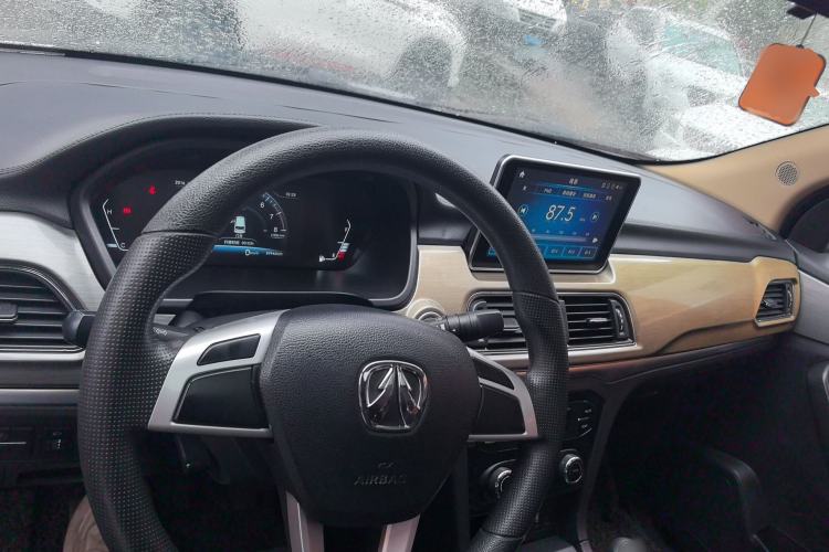 Used BAIC Weiwang M50F 2017 1.3T Standard Model Center Console