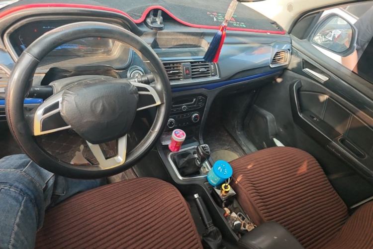 Used BAIC Weiwang M50F 2017 1.5L Value Edition Center Console