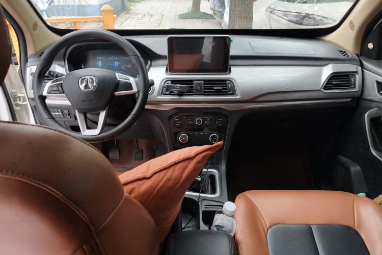 Used BAIC Weiwang M50F 2017 1.5L Comfort Edition Center Console