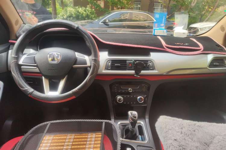 Used BAIC Weiwang M50F 2017 1.5L Standard Model Center Console