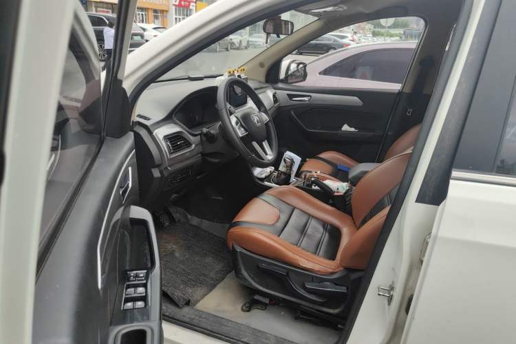 Used BAIC Weiwang M50F 2017 1.5L Comfort Edition Driver Seat