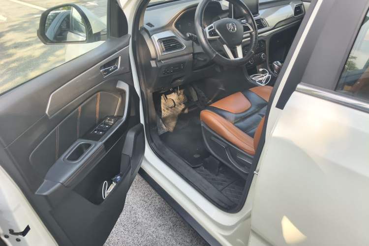 Used BAIC Weiwang M50F 2017 1.5L Comfort Edition Driver Seat