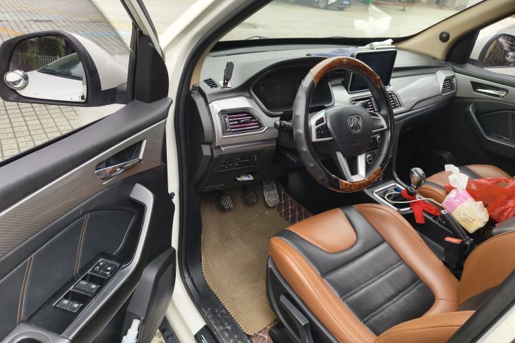 Used BAIC Weiwang M50F 2017 1.5L Comfort Edition Driver Seat