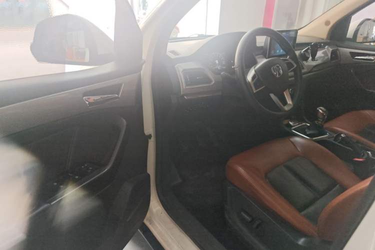 Used BAIC Weiwang M50F 2017 1.5L Luxury Model Driver Seat