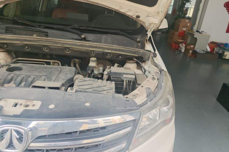 Used BAIC Weiwang M50F 2017 1.5L Luxury Model Engine Bay Left