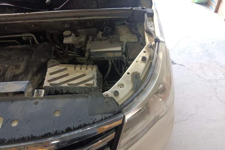 Used BAIC Weiwang M50F 2017 1.5L Luxury Model Engine Bay Left
