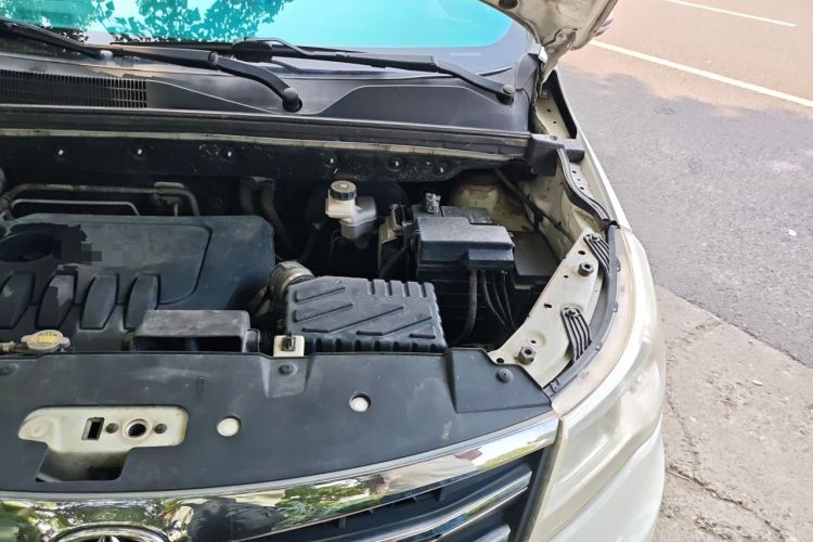 Used BAIC Weiwang M50F 2017 1.5L Standard Model Engine Bay Left