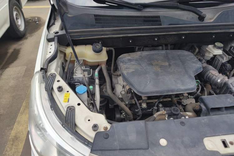 Used BAIC Weiwang M50F 2017 1.3T Standard Model Engine Bay Right