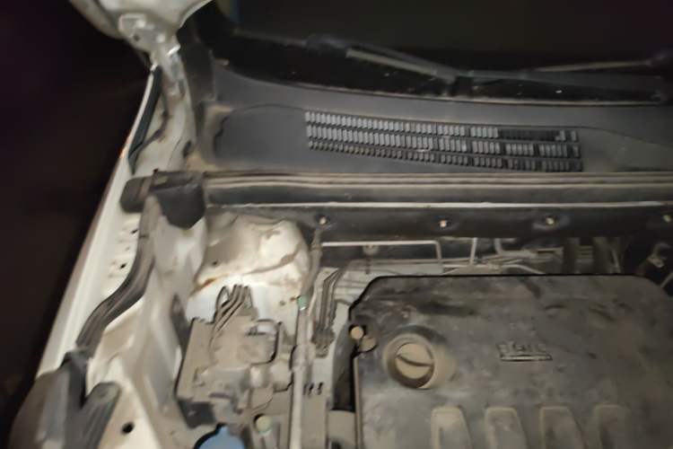Used BAIC Weiwang M50F 2017 1.5L Luxury Model Engine Bay Right