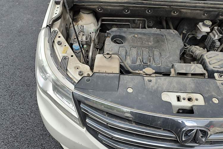 Used BAIC Weiwang M50F 2017 1.5L Comfort Edition Engine Bay Right