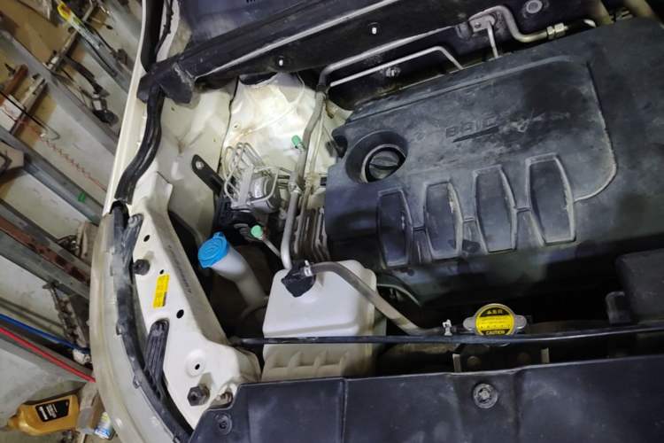 Used BAIC Weiwang M50F 2017 1.5L Standard Model Engine Bay Right