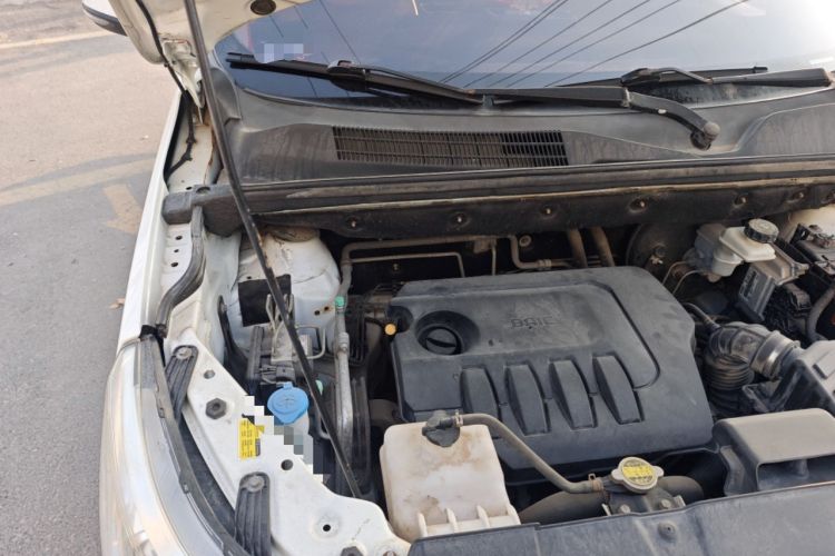 Used BAIC Weiwang M50F 2017 1.5L Comfort Edition Engine Bay Right