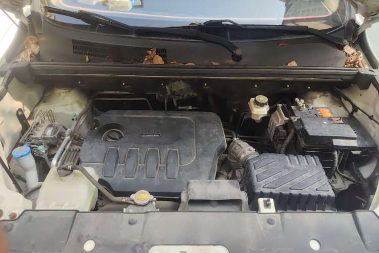 Used BAIC Weiwang M50F 2017 1.5L Standard Model Engine Bay