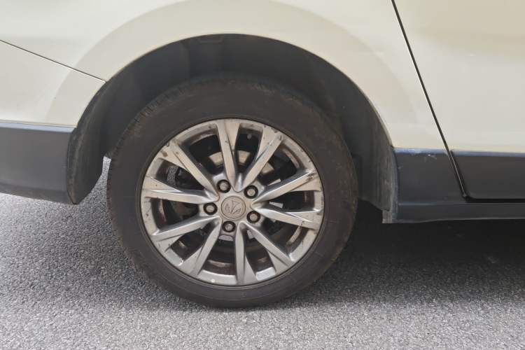 Used BAIC Weiwang M50F 2017 1.5L Standard Model Exterior 4