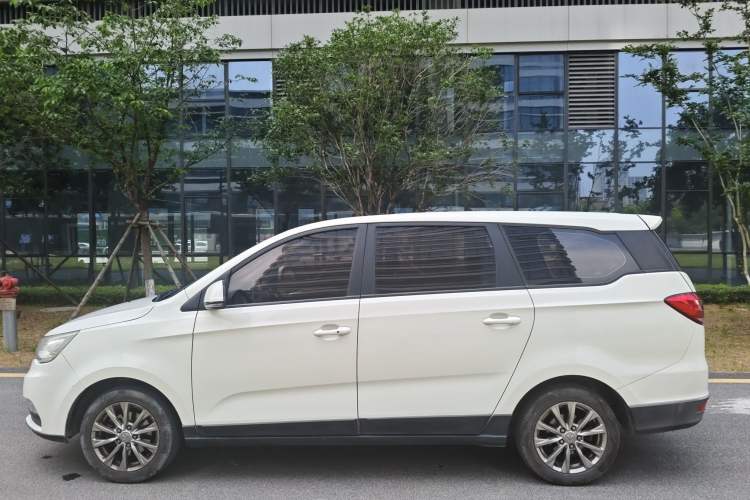 Used BAIC Weiwang M50F 2017 1.5L Standard Model Exterior 6