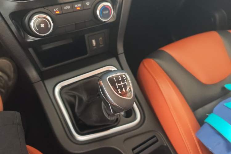 Used BAIC Weiwang M50F 2017 1.5L Comfort Edition Gear Lever