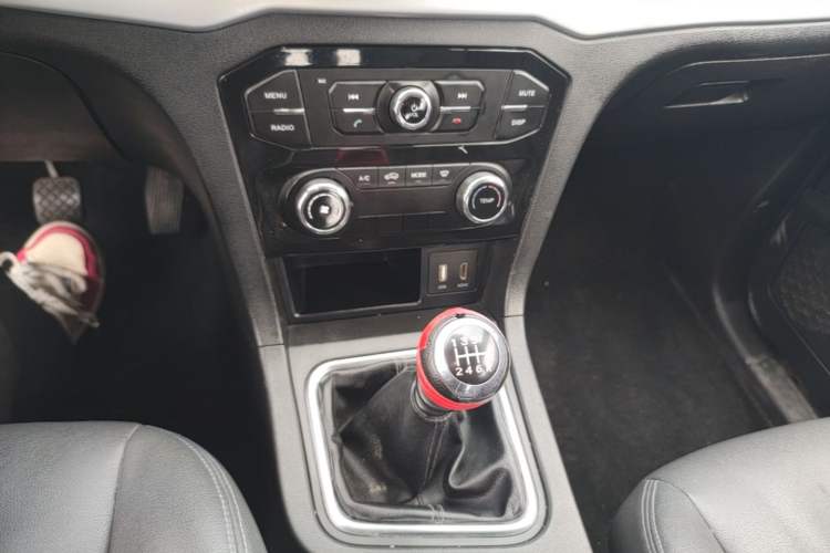Used BAIC Weiwang M50F 2017 1.3T Standard Model Gear Lever