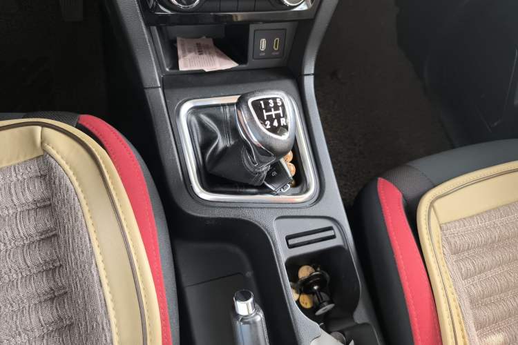 Used BAIC Weiwang M50F 2017 1.5L Standard Model Gear Lever