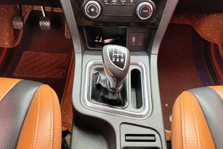 Used BAIC Weiwang M50F 2017 1.5L Comfort Edition Gear Lever