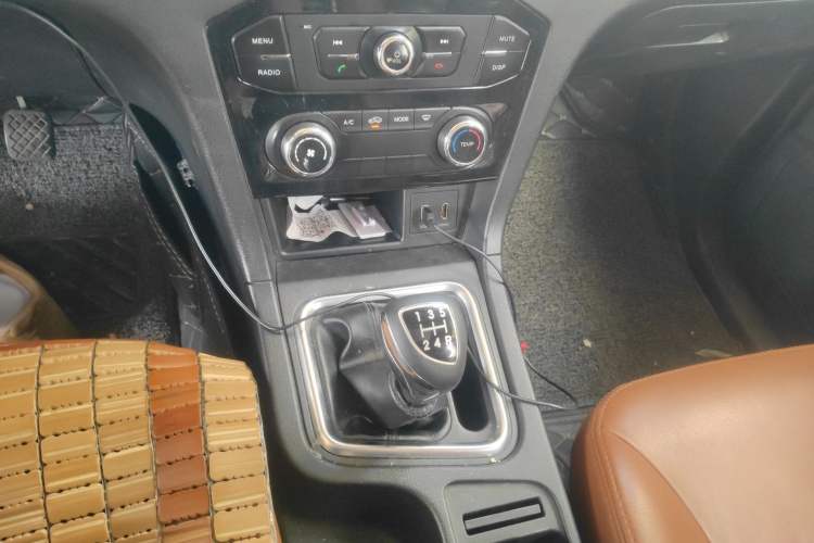 Used BAIC Weiwang M50F 2017 1.5L Luxury Model Gear Lever
