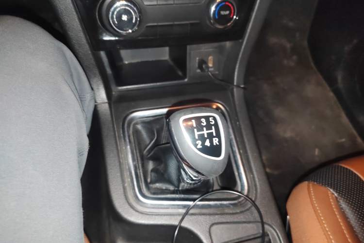 Used BAIC Weiwang M50F 2017 1.5L Comfort Edition Gear Lever