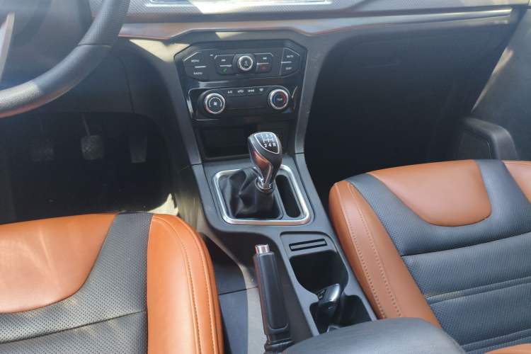 Used BAIC Weiwang M50F 2017 1.5L Comfort Edition Gear Lever