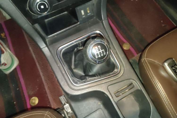 Used BAIC Weiwang M50F 2017 1.3T Comfort Edition Gear Lever