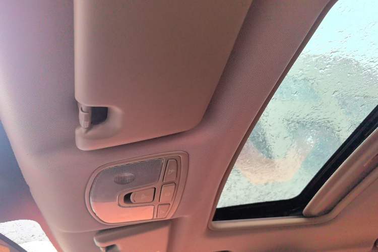Used BAIC Weiwang M50F 2017 1.3T Standard Model Headliner