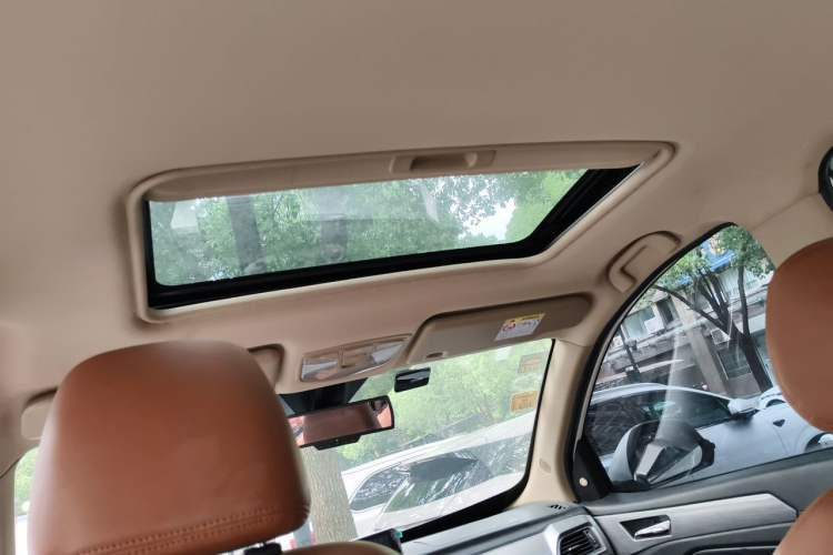 Used BAIC Weiwang M50F 2017 1.5L Comfort Edition Headliner