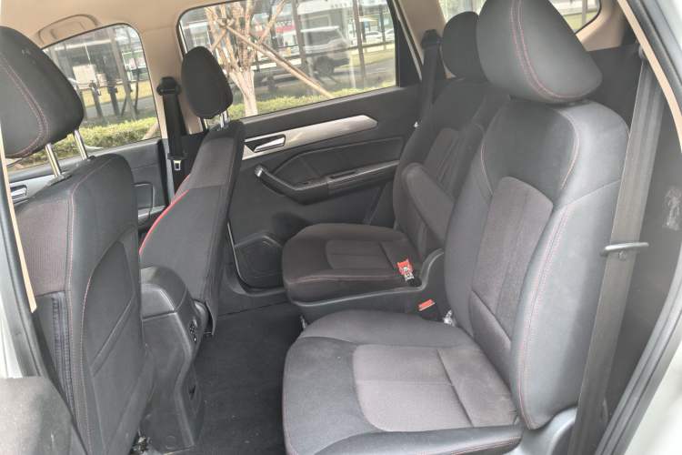 Used BAIC Weiwang M50F 2017 1.5L Standard Model Interior 1
