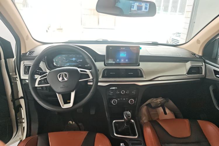 Used BAIC Weiwang M50F 2017 1.5L Comfort Edition Interior 2