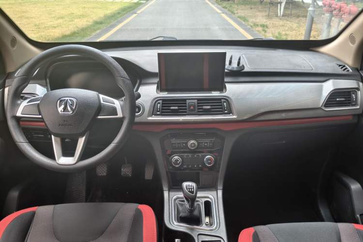 Used BAIC Weiwang M50F 2017 1.5L Standard Model Interior 2