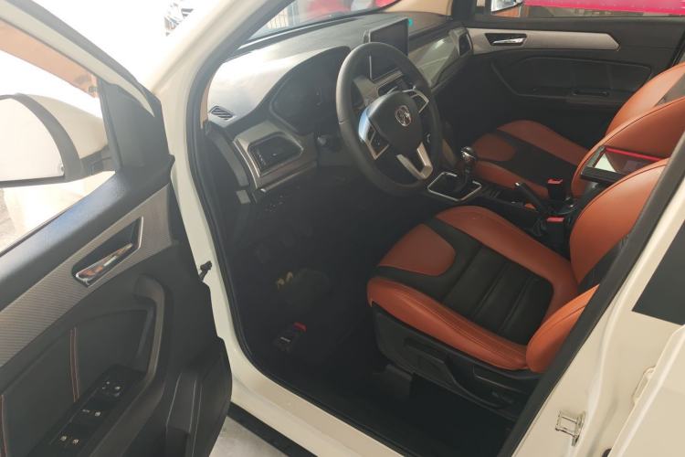 Used BAIC Weiwang M50F 2017 1.5L Comfort Edition Interior 3