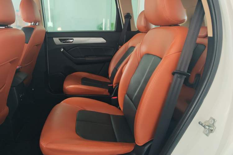 Used BAIC Weiwang M50F 2017 1.5L Comfort Edition Interior 4