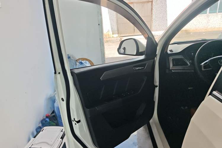 Used BAIC Weiwang M50F 2017 1.5L Comfort Edition Interior 7