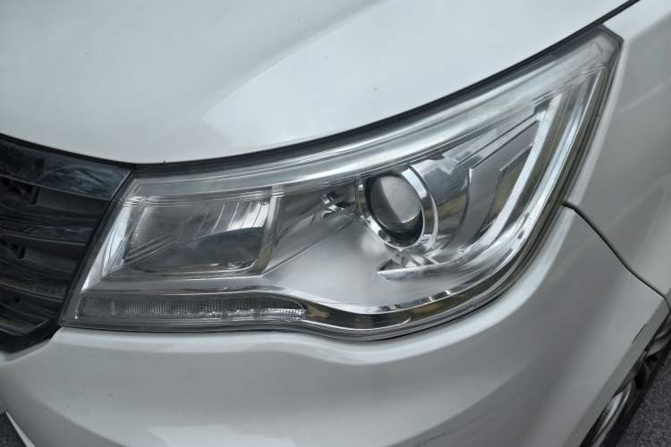 Used BAIC Weiwang M50F 2017 1.5L Standard Model Left Front Headlight