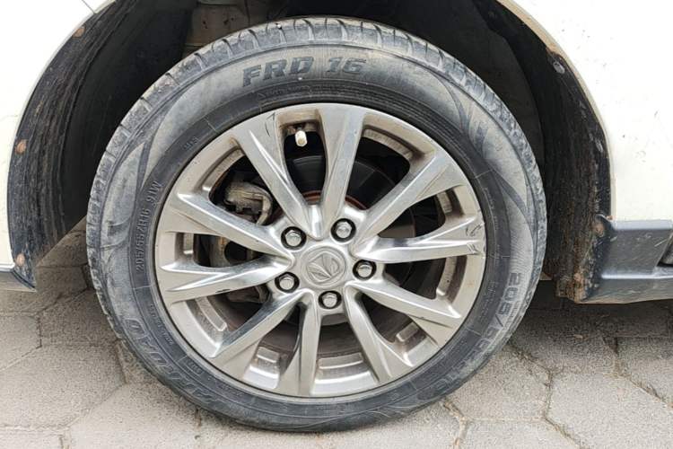 Used BAIC Weiwang M50F 2017 1.5L Comfort Edition Left Front Wheel Hub