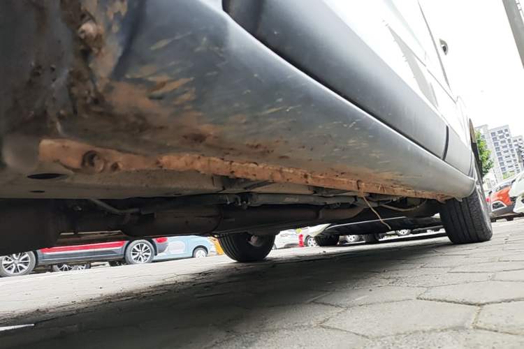 Used BAIC Weiwang M50F 2017 1.5L Comfort Edition Left Side Sill