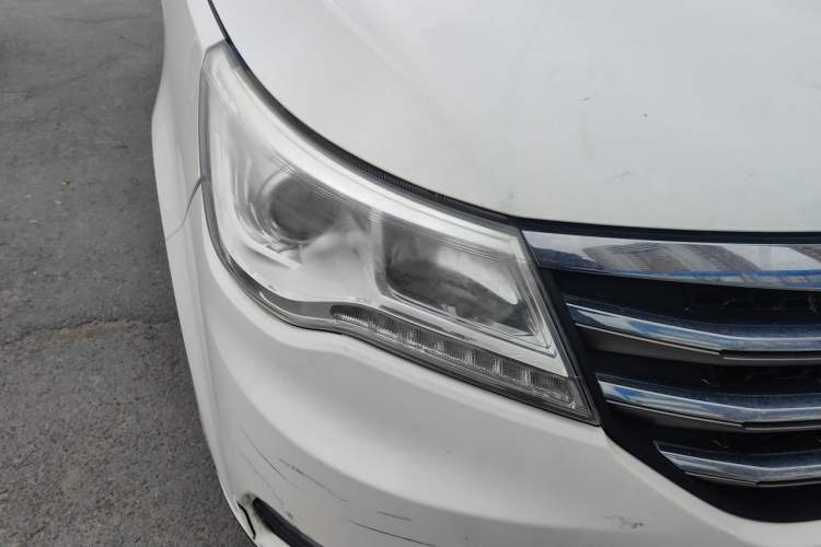 Used BAIC Weiwang M50F 2017 1.5L Comfort Edition Right Front Headlight