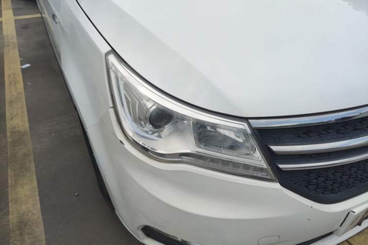 Used BAIC Weiwang M50F 2017 1.3T Standard Model Right Front Headlight