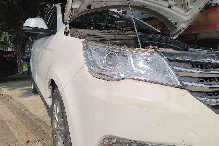 Used BAIC Weiwang M50F 2017 1.5L Standard Model Right Front Headlight