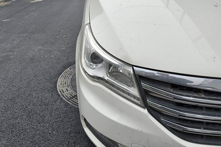 Used BAIC Weiwang M50F 2017 1.5L Comfort Edition Right Front Headlight