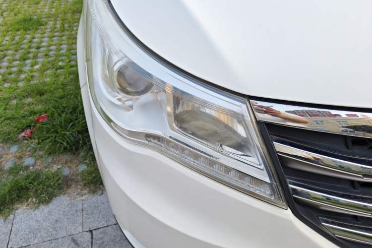 Used BAIC Weiwang M50F 2017 1.5L Standard Model Right Front Headlight